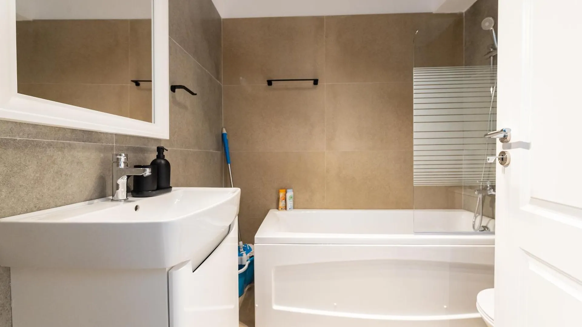 Xurban Apartments Elite Bucharest 0*,